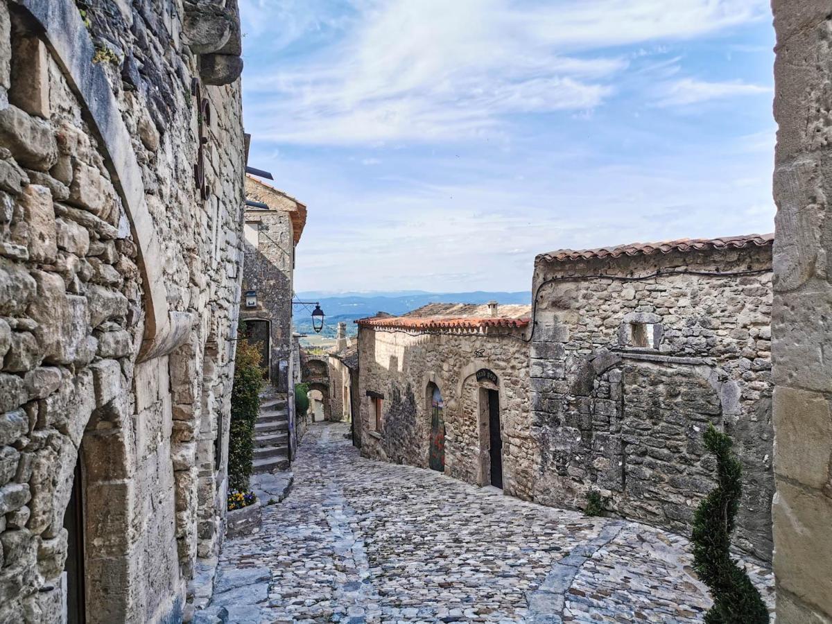 Les Cabanes De La Fontaine Lacoste  Exteriör bild