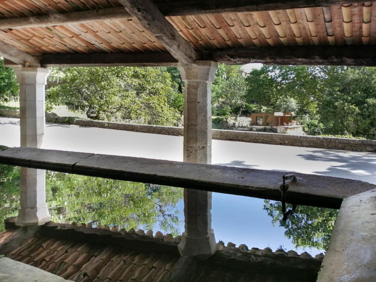 Les Cabanes De La Fontaine Lacoste  Exteriör bild