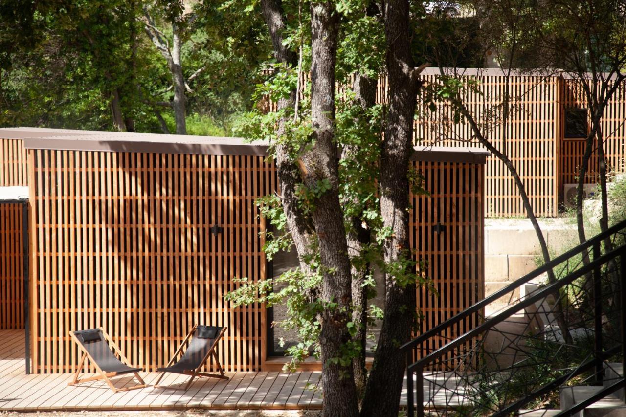 Les Cabanes De La Fontaine Lacoste  Exteriör bild