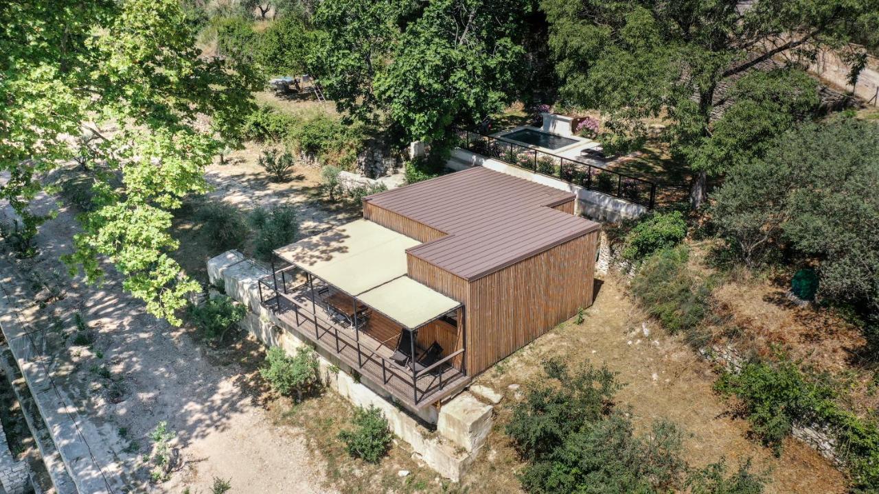 Les Cabanes De La Fontaine Lacoste  Exteriör bild